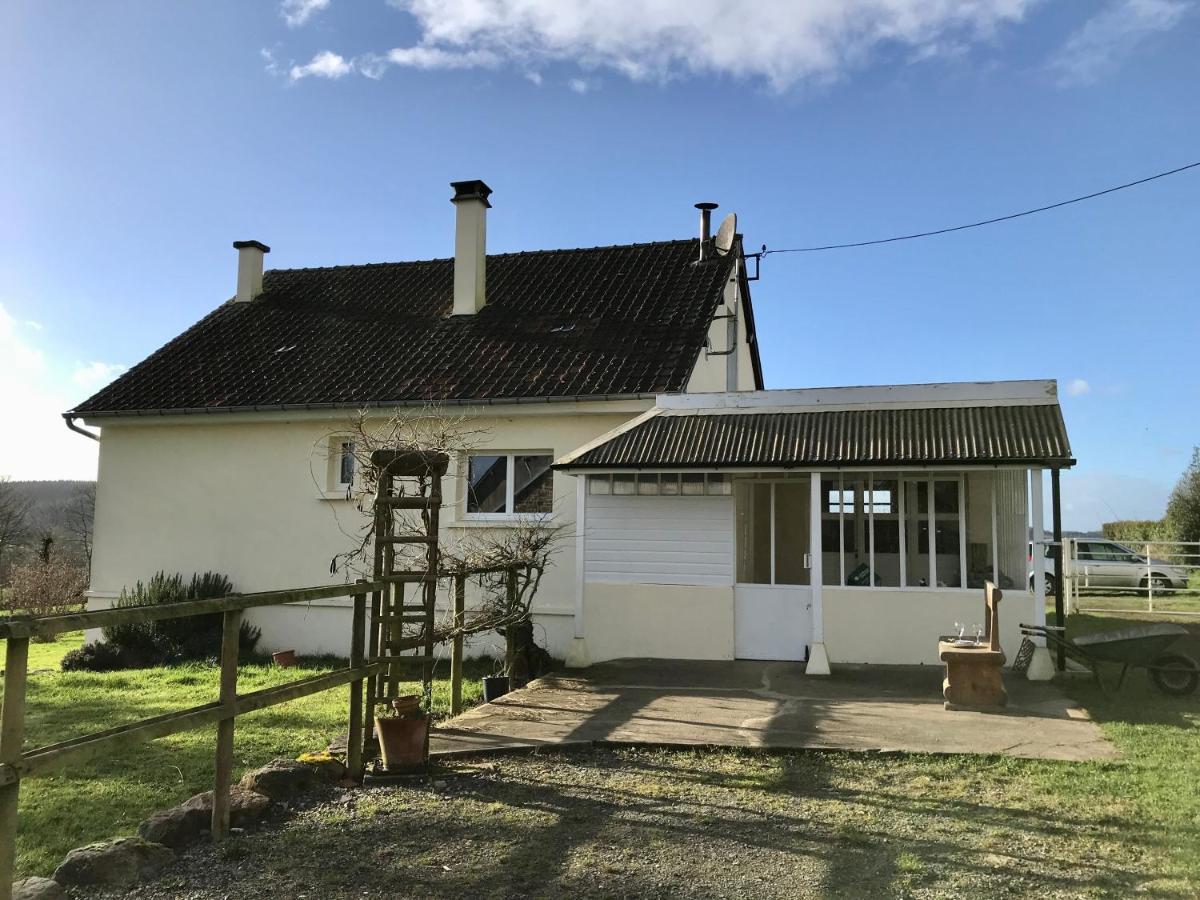 Gite Cottage Chaleureux En Pleine Campagne Vue Sur Les Monts Et Forets Et Le Chateau De Carrouges Buitenkant foto